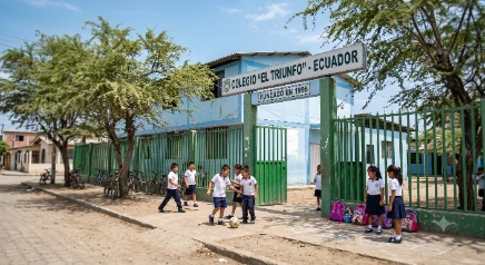 Fachada del Colegio El Triunfo